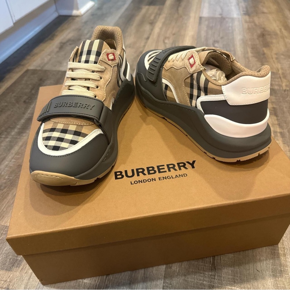 BURBERRY iconic Ramsey Check Sneakers - New in Box